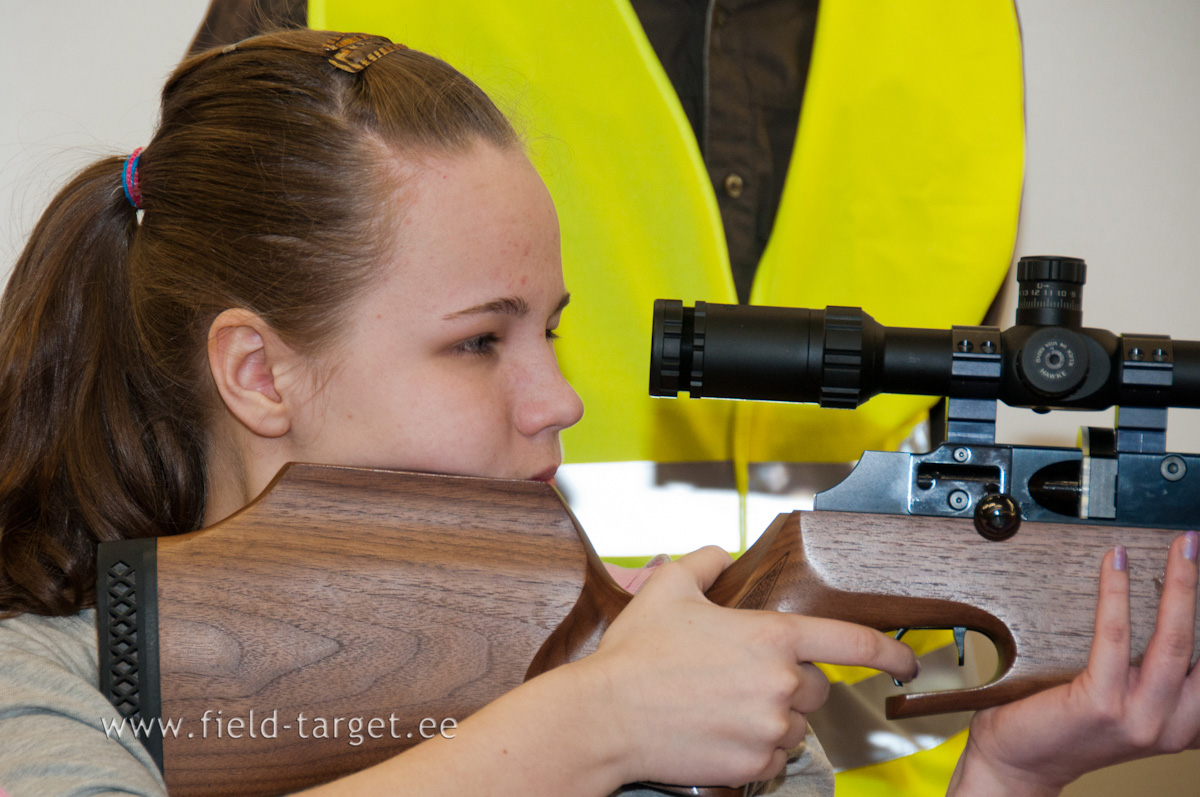 Theobenil on jahioptika 14,5x suurendusega